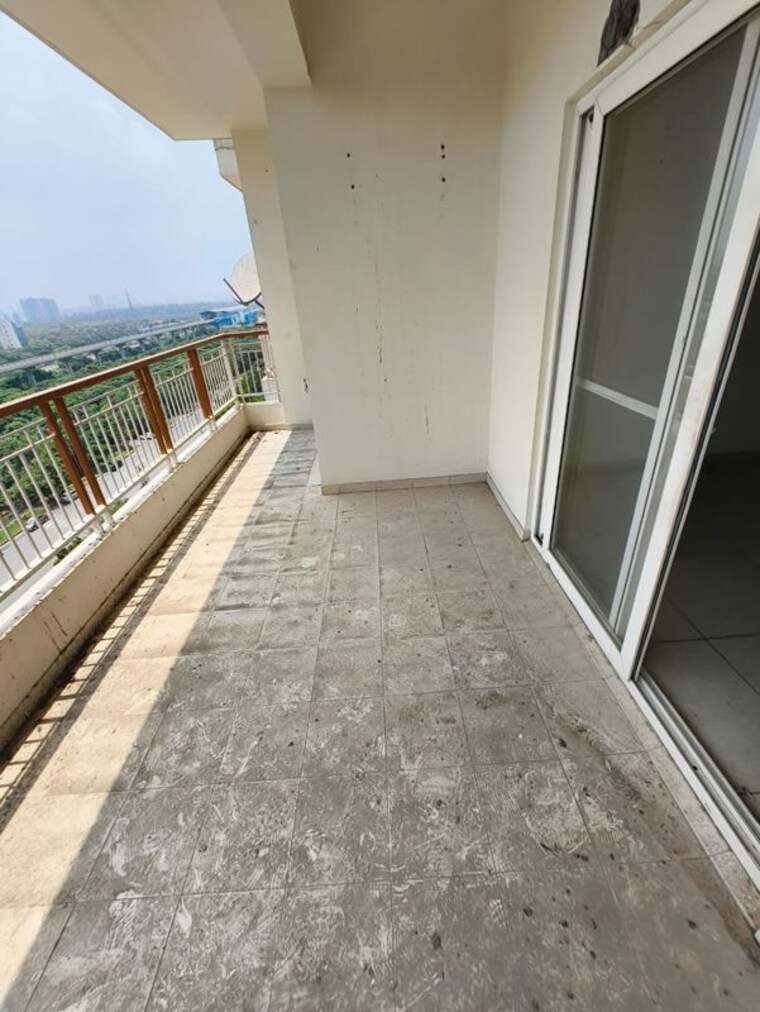 Balcony, gulshan-vivante 4 Bedroom 2645 Sq.Ft. Apartment In Sector 137 Noida 10460309