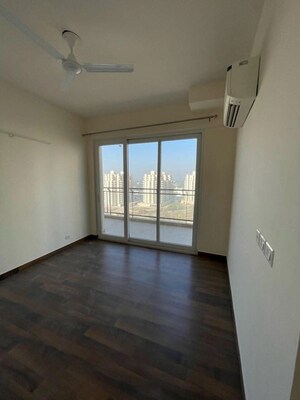 Room in 4 BHK Apartment at Conscient Heritage Max, Sector 102 – for Rent