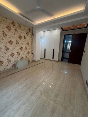 Room in 3 BHK Builder Floor at Sector 15 ii – for Sale
