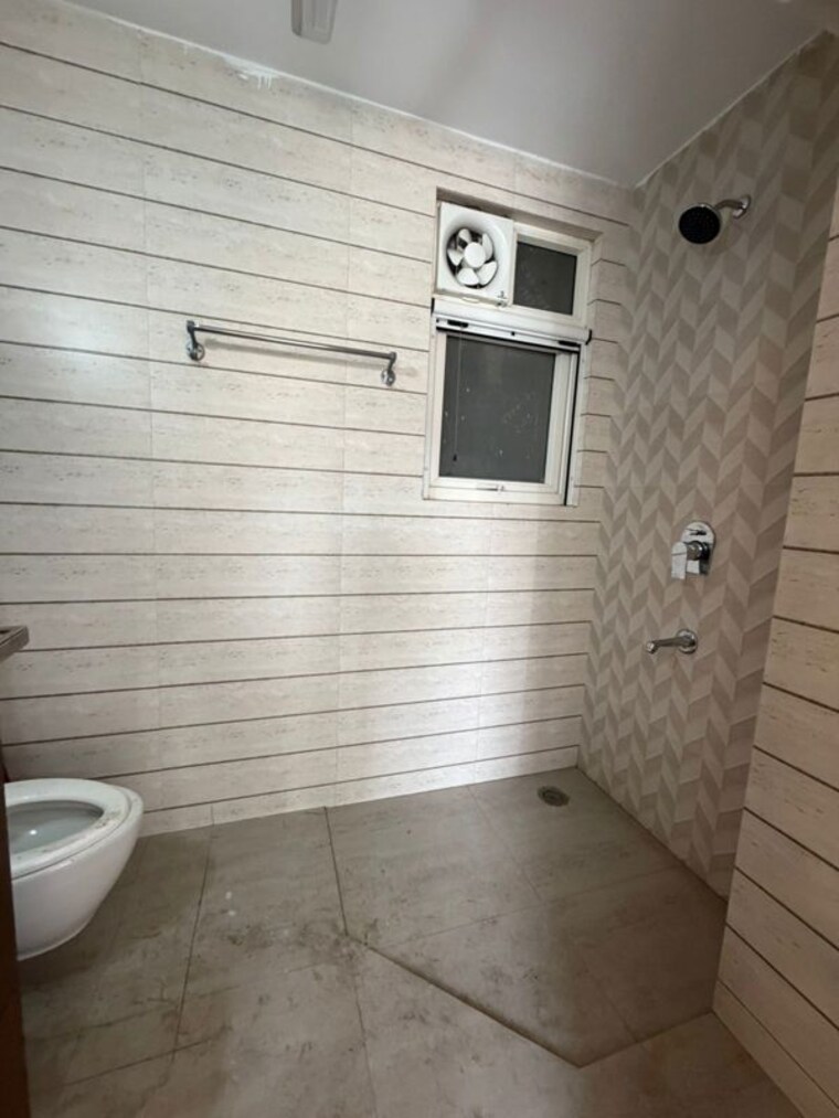 Bathroom, sector 15 ii 3 Bedroom 2000 Sq.Ft. Builder Floor In Sector 15 ii Gurgaon 10460329