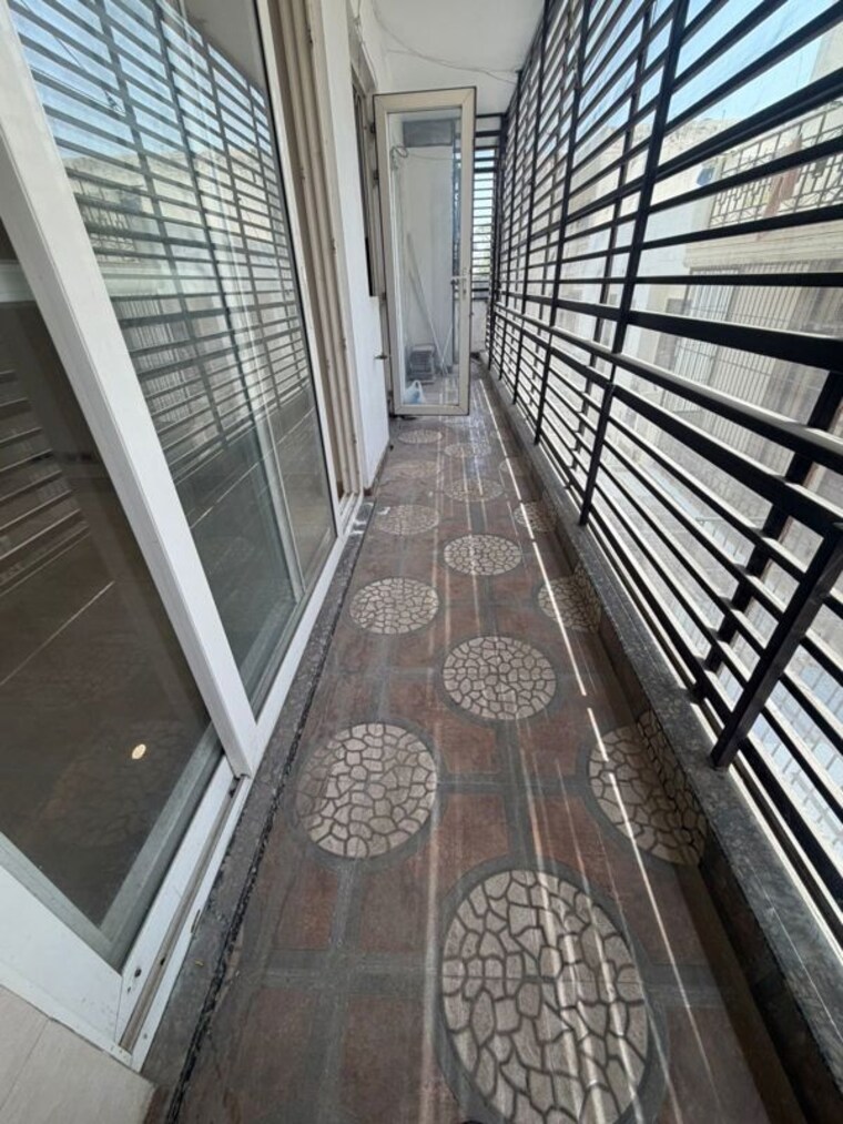 Balcony, sector 15 ii 3 Bedroom 2000 Sq.Ft. Builder Floor In Sector 15 ii Gurgaon 10460329