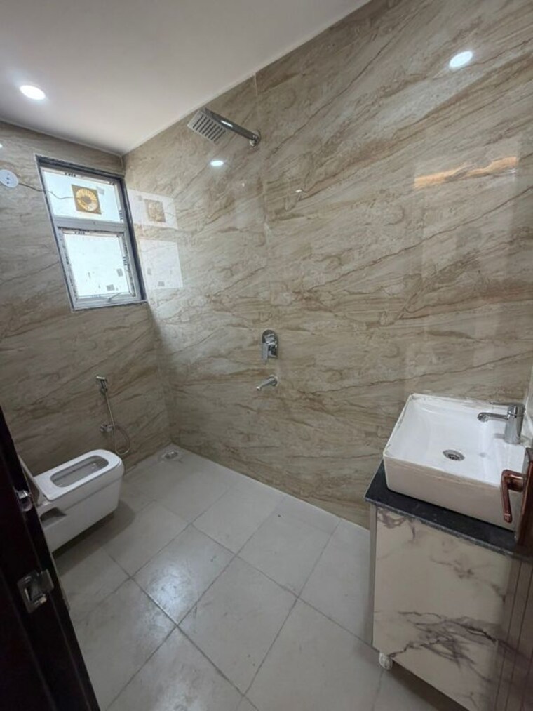 Bathroom, rajpur 3 Bedroom 125 Sq.Yd. Builder Floor In Rajpur Delhi 10438043