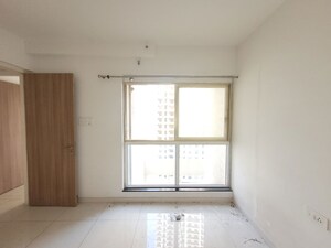 Room in 1.5 BHK Apartment at Godrej Emerald, Ghodbunder Road – for Rent