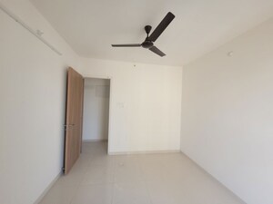 Room in 1.5 BHK Apartment at Godrej Emerald, Ghodbunder Road – for Rent