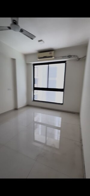 Room in 2 BHK Apartment at Sunteck Avenue 2, Goregaon West – for Rent