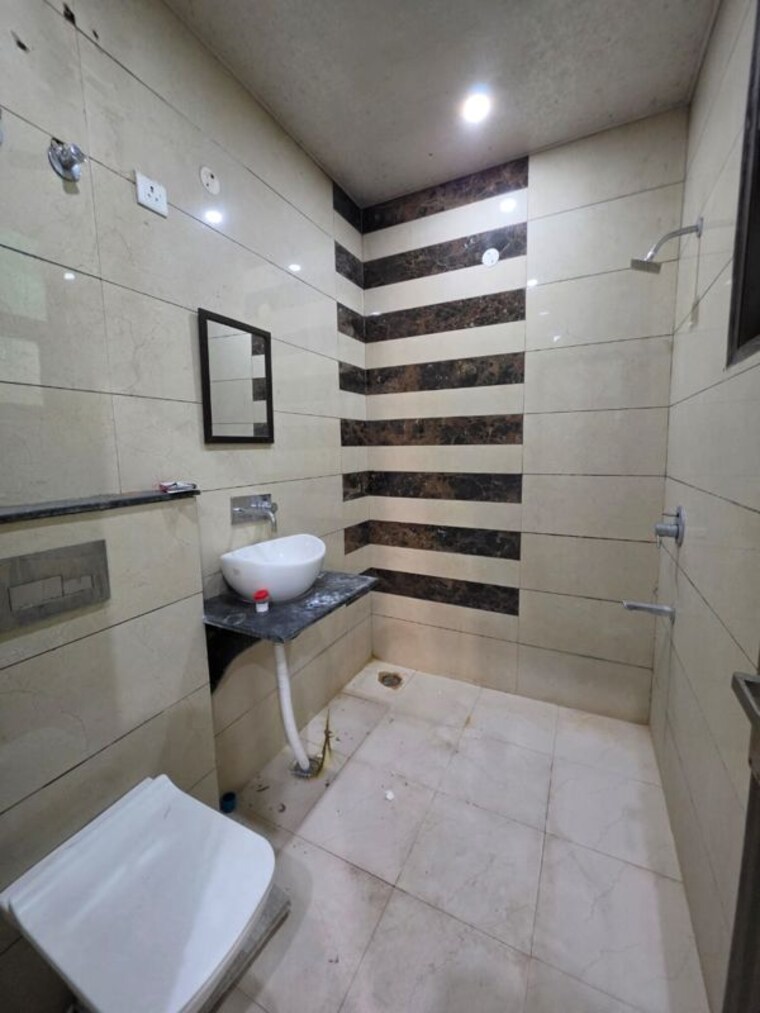 Bathroom, preet colony 3 Bedroom 1250 Sq.Ft. Builder Floor In Preet Colony Zirakpur 10460407