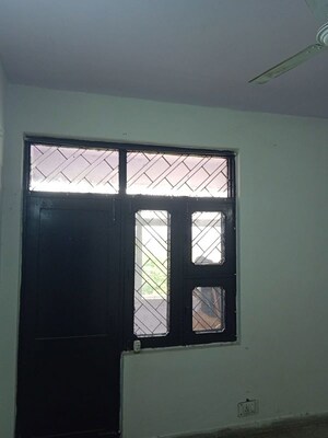 Room in 3 BHK Apartment at Patparganj – for Sale
