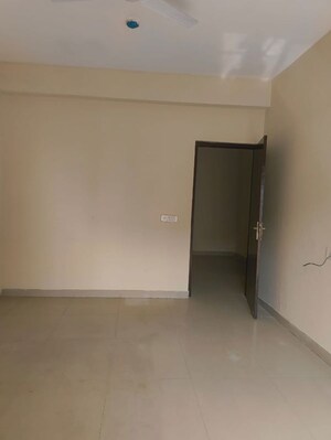 Room in 2 BHK Apartment at Paramount Emotions, Sector 1 Greater Noida – for Rent