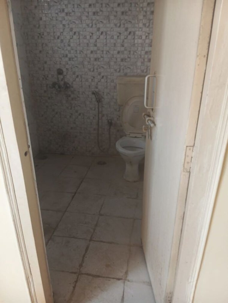 Bathroom, nandakini-alaknanda-estate 3.5 Bedroom 2052 Sq.Ft. Apartment In Amar Shaheed Path Lucknow 10460498