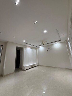 Room in 4 BHK Builder Floor at Sector 21c – for Sale