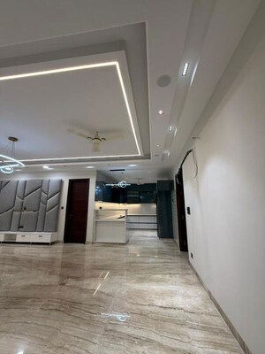 Parking in 4 BHK Builder Floor at Sector 21c – for Sale