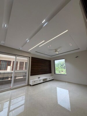 Furnished Amenities in 4 BHK Builder Floor at Sector 21c – for Sale