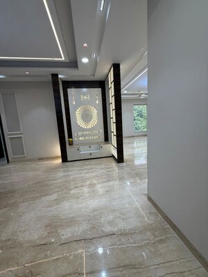 Room in 4 BHK Builder Floor at Sector 21c – for Sale