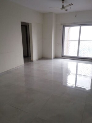 Room in 2 BHK Apartment at Yash Orion, Goregaon East – for Rent