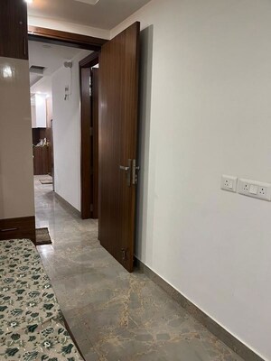 Room in 4 BHK Builder Floor at Safdarjung Enclave – for Rent