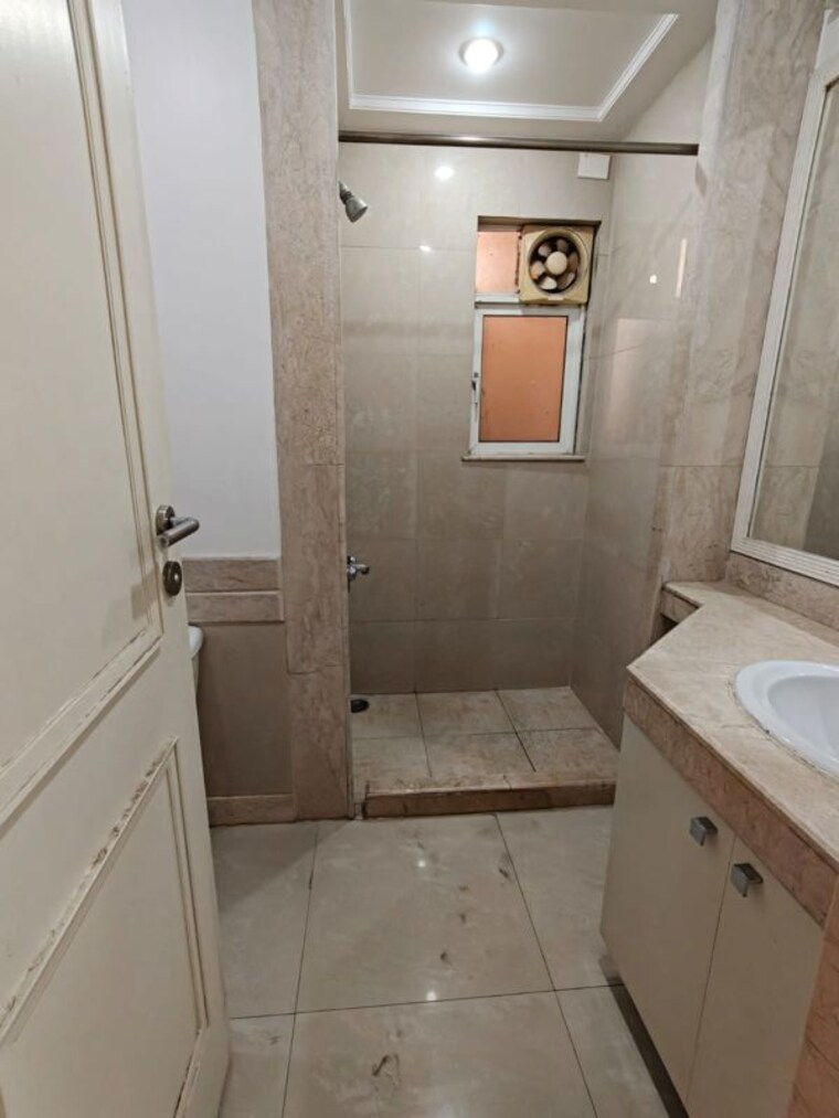 Bathroom, hiranandani-estate-spring-hill 3 Bedroom 1150 Sq.Ft. Apartment In Ghodbunder Road Thane 10460599