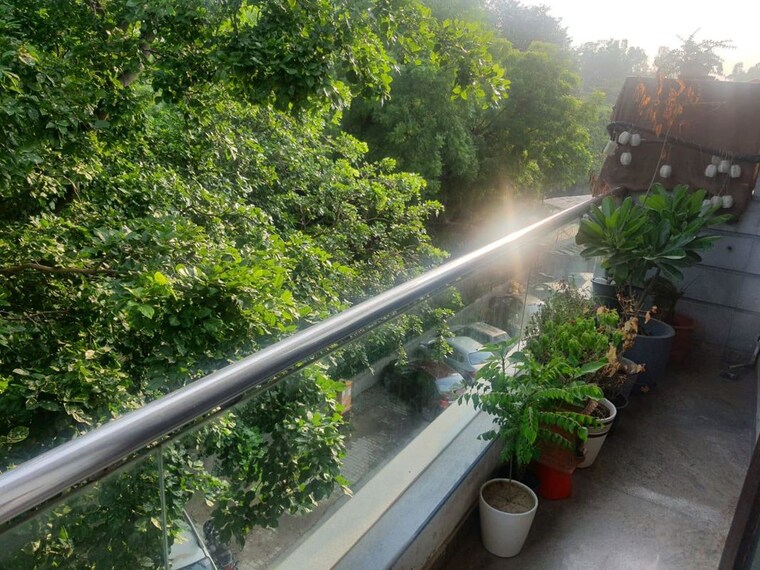 Balcony, safdarjung enclave 4 Bedroom 200 Sq.Yd. Builder Floor In Safdarjung Enclave Delhi 10460621