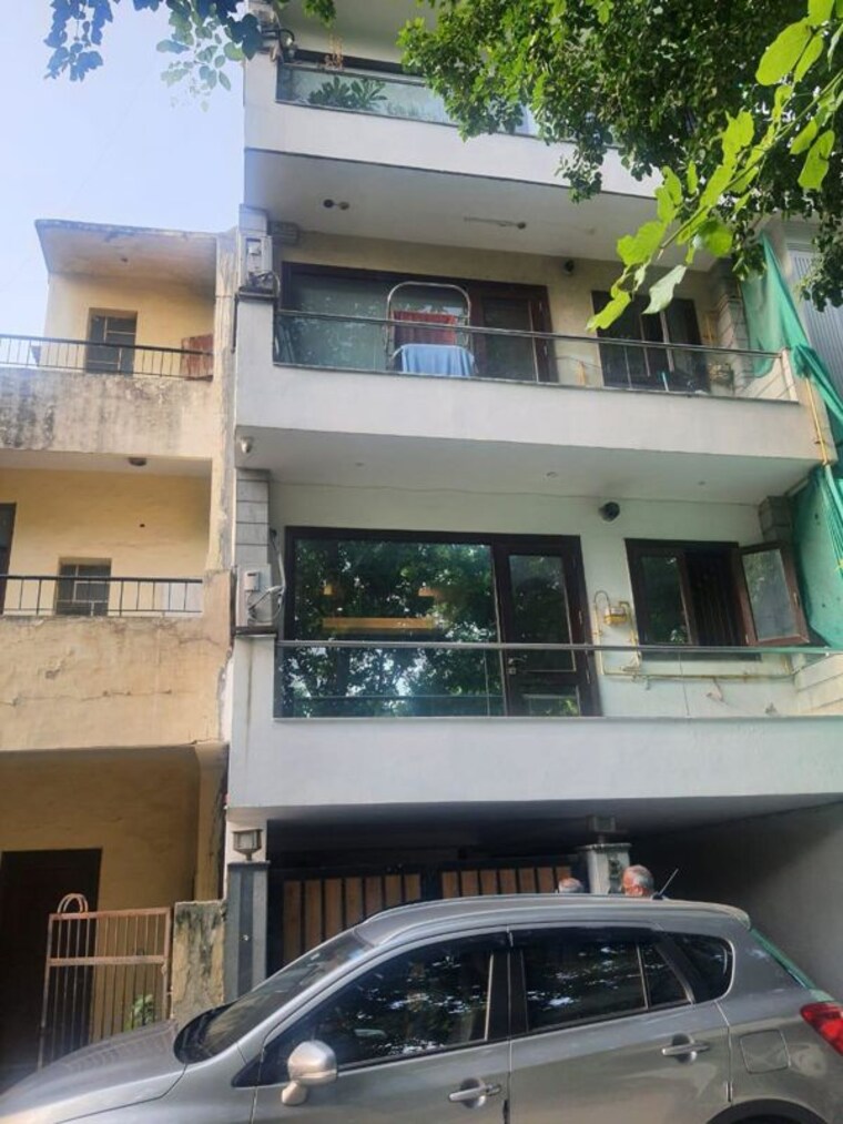 Exterior View, safdarjung enclave 4 Bedroom 200 Sq.Yd. Builder Floor In Safdarjung Enclave Delhi 10460621