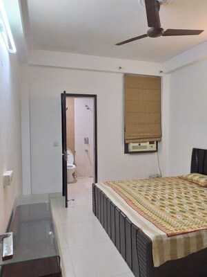 Master Bedroom in 3 BHK Builder Floor at Chittaranjan Park – for Rent