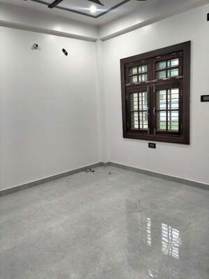 Room in 2 BHK Builder Floor at Sushant Golf City – for Rent