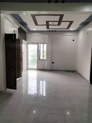 Room in 2 BHK Builder Floor at Sushant Golf City – for Rent