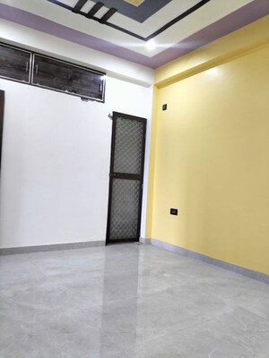 Room in 2 BHK Builder Floor at Sushant Golf City – for Rent