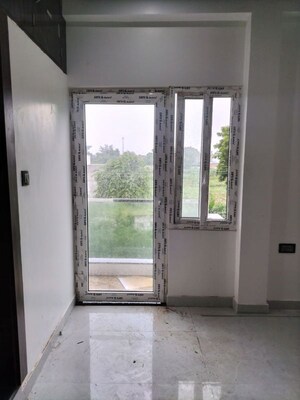 Room in 2 BHK Builder Floor at Sushant Golf City – for Rent