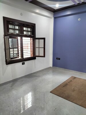 Room in 2 BHK Builder Floor at Sushant Golf City – for Rent