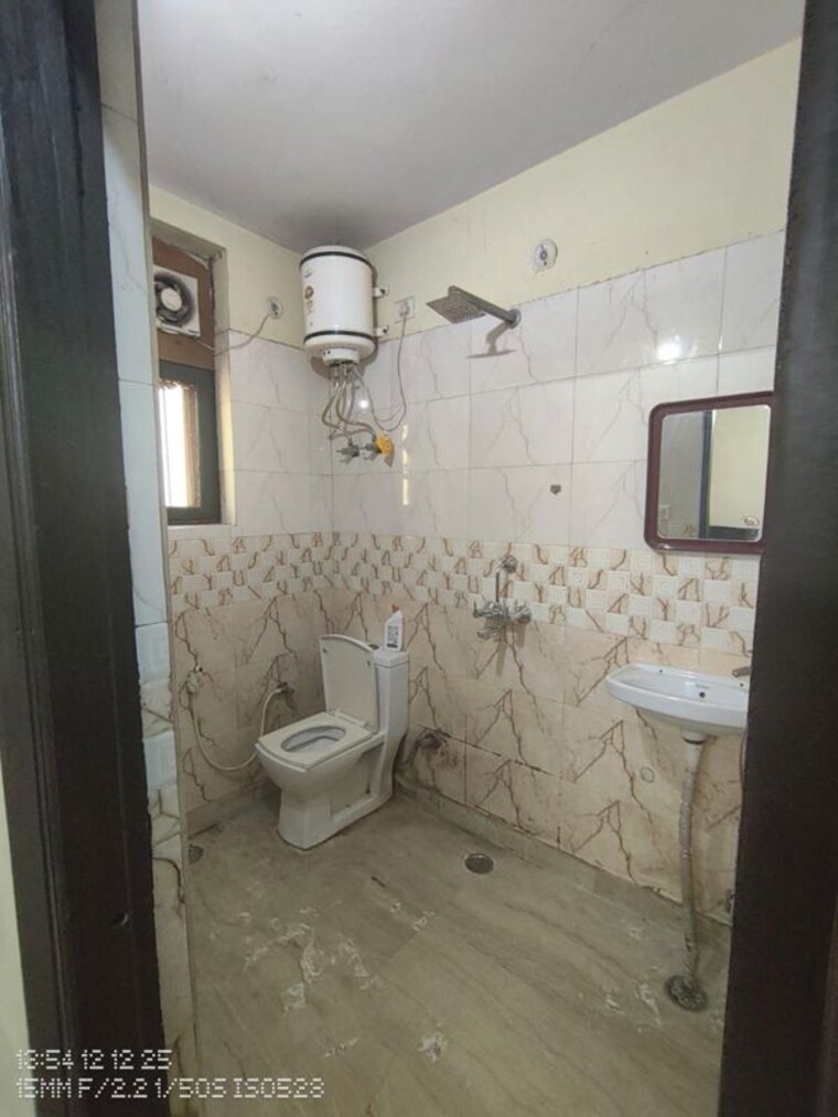 Bathroom, kalkaji 3 Bedroom 200 Sq.Yd. Villa In Kalkaji Delhi 10460692