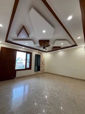 Furnished Amenities in 5 BHK Builder Floor at Sector 21c – for Sale