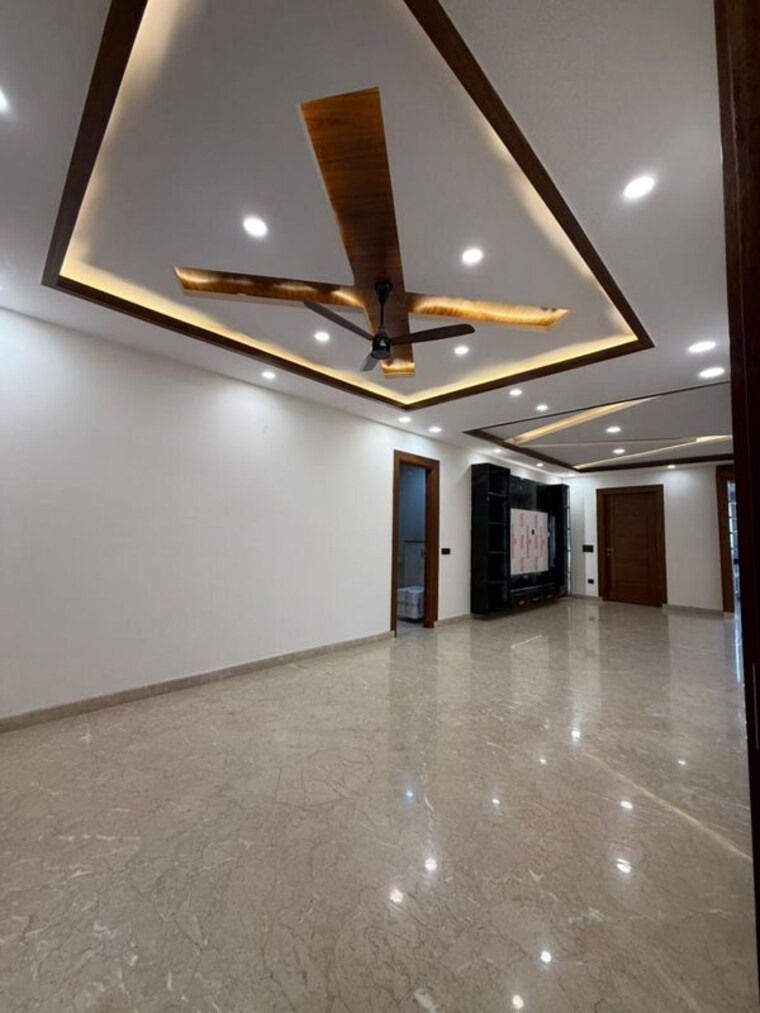 Room, sector 21c 5 Bedroom 500 Sq.Yd. Builder Floor In Sector 21c Faridabad 10460735