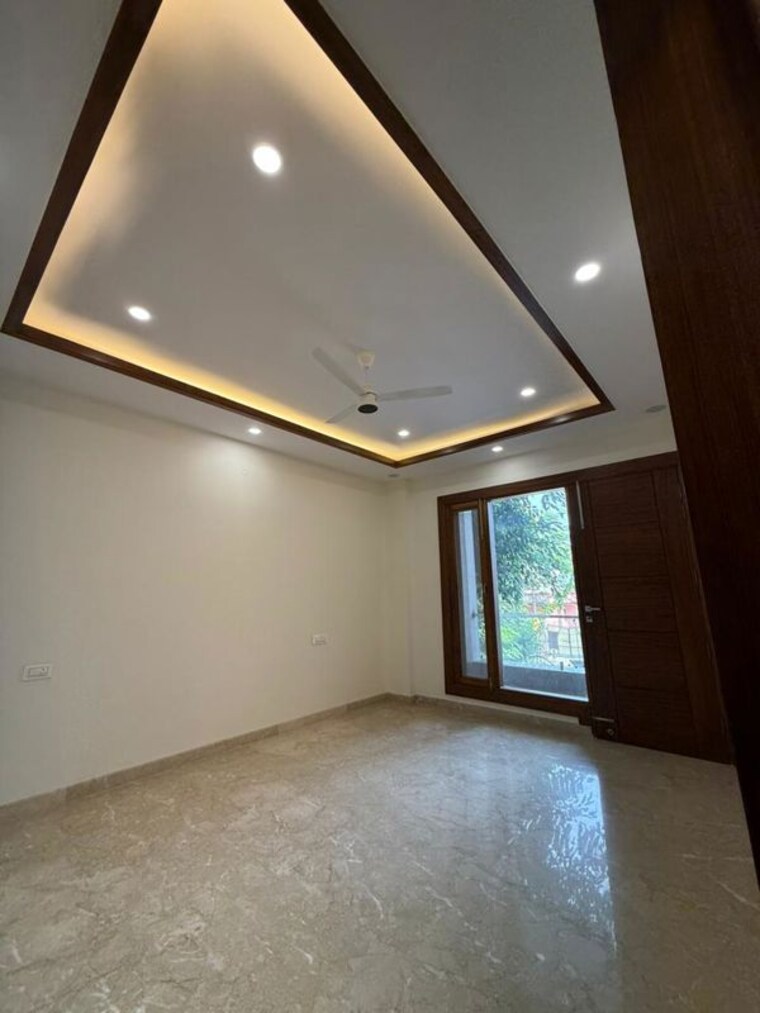 Room, sector 21c 5 Bedroom 500 Sq.Yd. Builder Floor In Sector 21c Faridabad 10460735