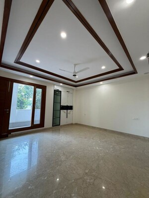 Room in 5 BHK Builder Floor at Sector 21c – for Sale