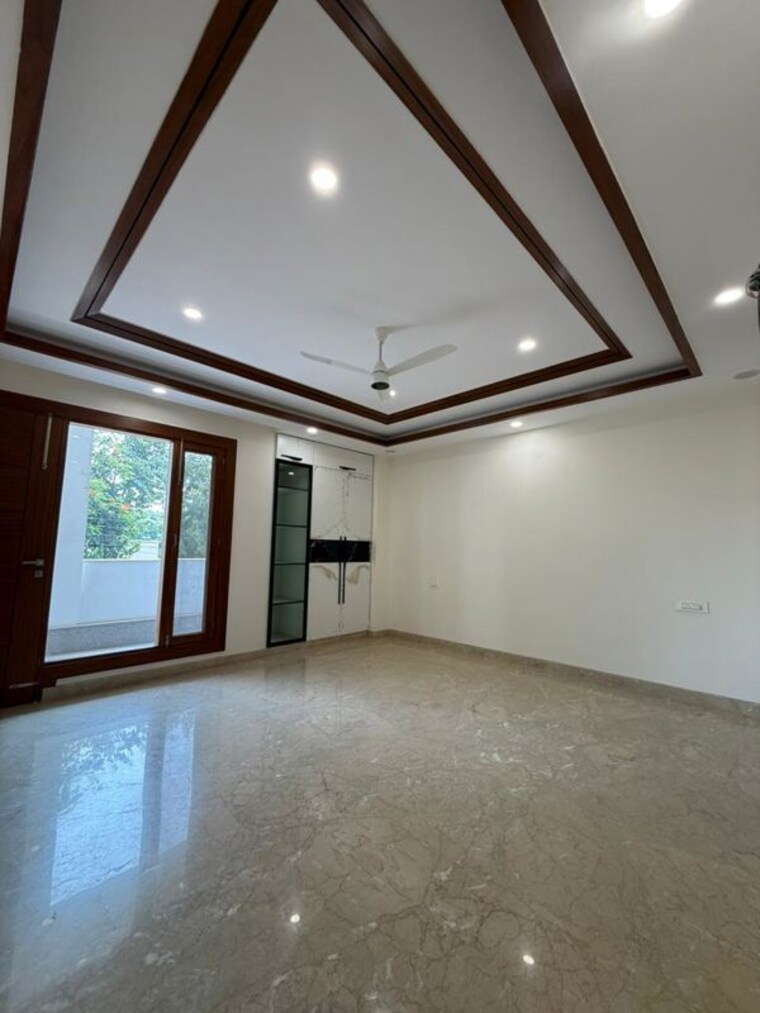 Room, sector 21c 5 Bedroom 500 Sq.Yd. Builder Floor In Sector 21c Faridabad 10460735
