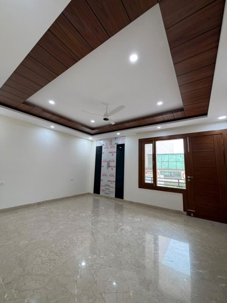 Room, sector 21c 5 Bedroom 500 Sq.Yd. Builder Floor In Sector 21c Faridabad 10460735