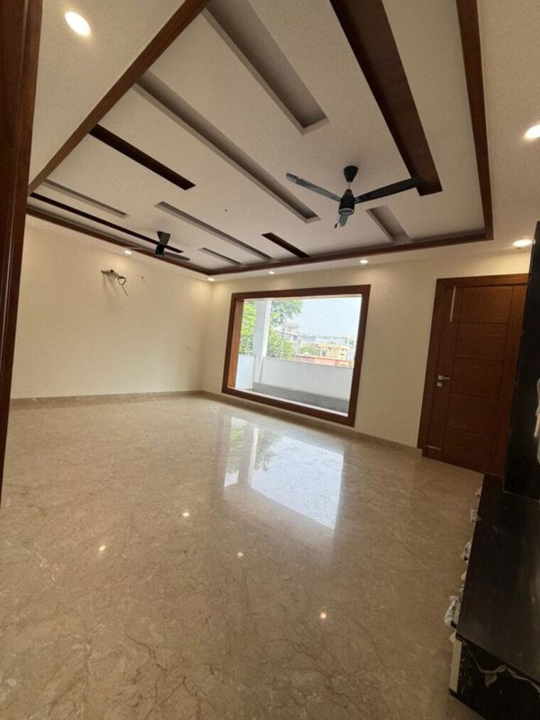 Room, sector 21c 5 Bedroom 500 Sq.Yd. Builder Floor In Sector 21c Faridabad 10460735