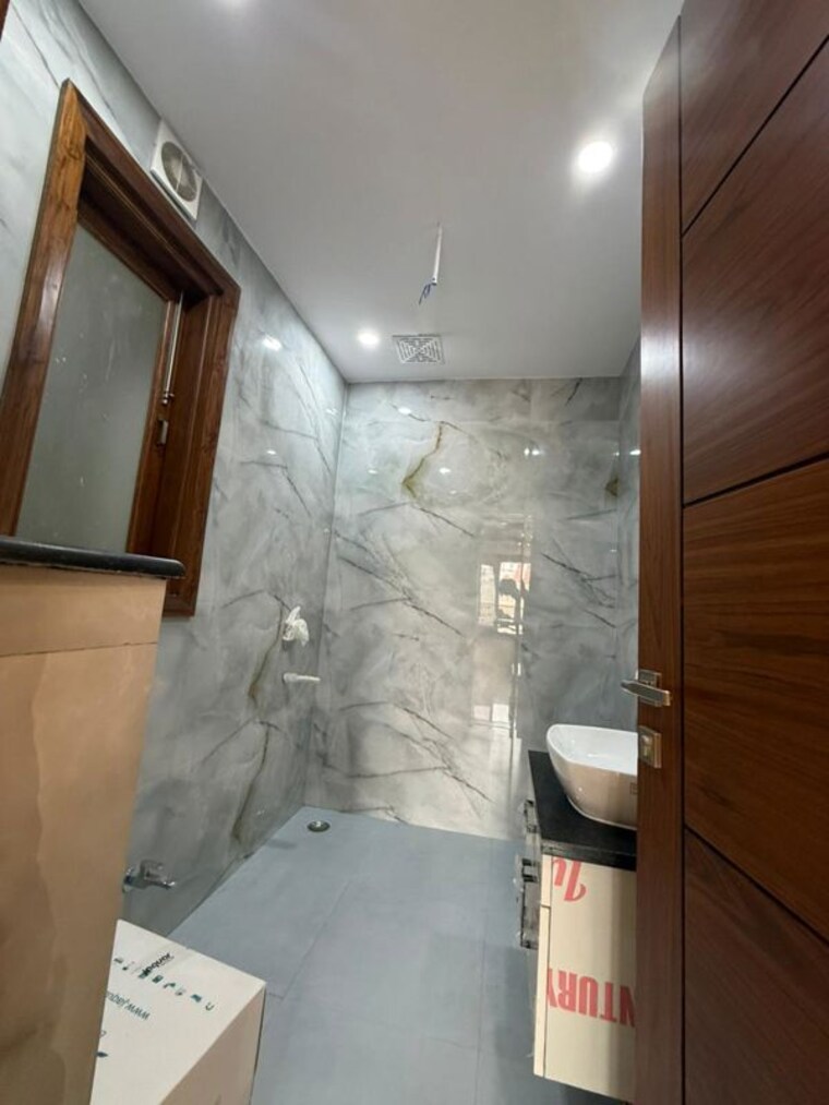 Bathroom, sector 21c 5 Bedroom 500 Sq.Yd. Builder Floor In Sector 21c Faridabad 10460735