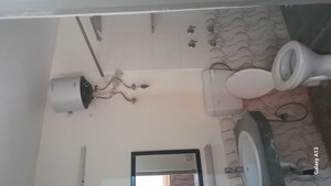 Bathroom in 3 BHK Builder Floor at Unitech South City II, Sector 50 – for Rent