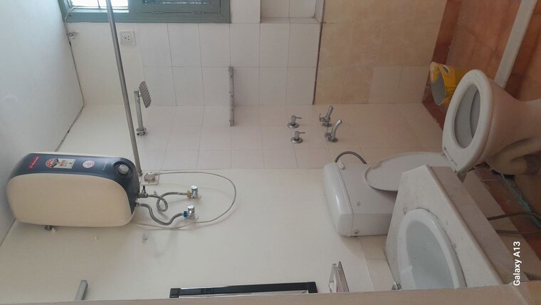 Bathroom, unitech-south-city-ii 3 Bedroom 1520 Sq.Ft. Builder Floor In Sector 50 Gurgaon 10460728