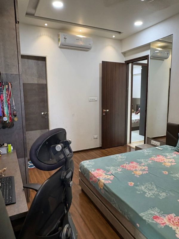 3 BHK + Servant Room 900 Sq.Ft. Apartment in Vijay Nagari Annex