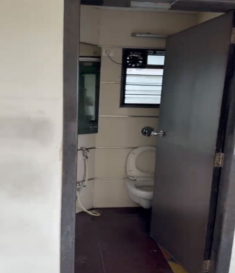 Bathroom, godrej-garden-enclave 2 Bedroom 850 Sq.Ft. Apartment In Vikhroli East Mumbai 10460654