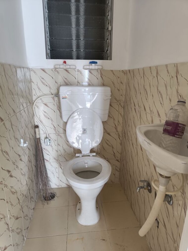 Bathroom, royal-master-mind-5 Commercial Office Space 400 Sq.Ft. In Goregaon East Mumbai 10460726