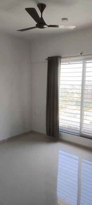 Room in 2.5 BHK Apartment at Goel Ganga Altus, Kharadi – for Rent