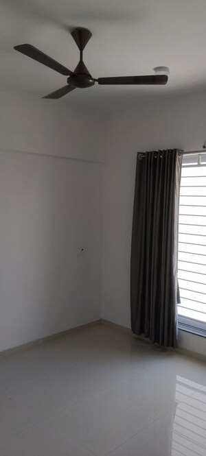 Room in 2.5 BHK Apartment at Goel Ganga Altus, Kharadi – for Rent