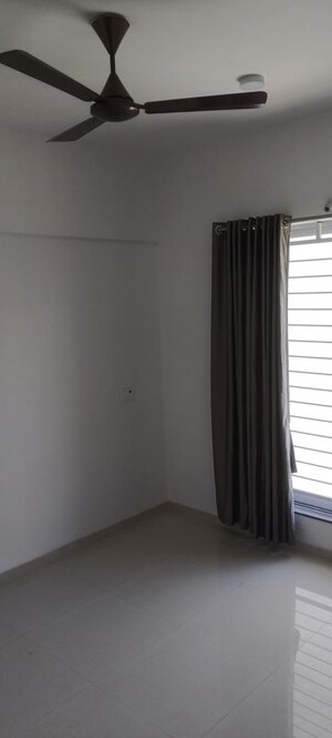 Room in 2.5 BHK Apartment at Goel Ganga Altus, Kharadi – for Rent