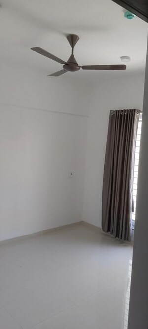 Room in 2.5 BHK Apartment at Goel Ganga Altus, Kharadi – for Rent