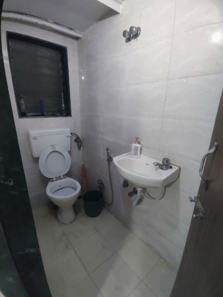 Bathroom, mastermind-apartments Commercial Office Space 400 Sq.Ft. In Goregaon East Mumbai 10460776