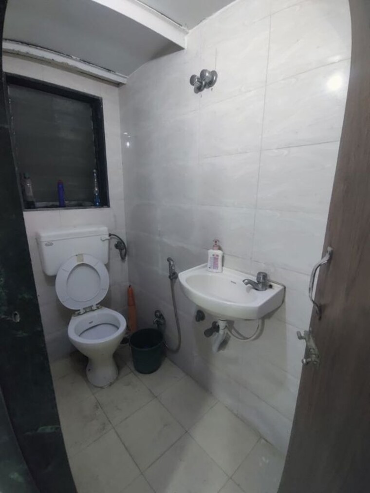 Bathroom, mastermind-apartments Commercial Office Space 400 Sq.Ft. In Goregaon East Mumbai 10460776
