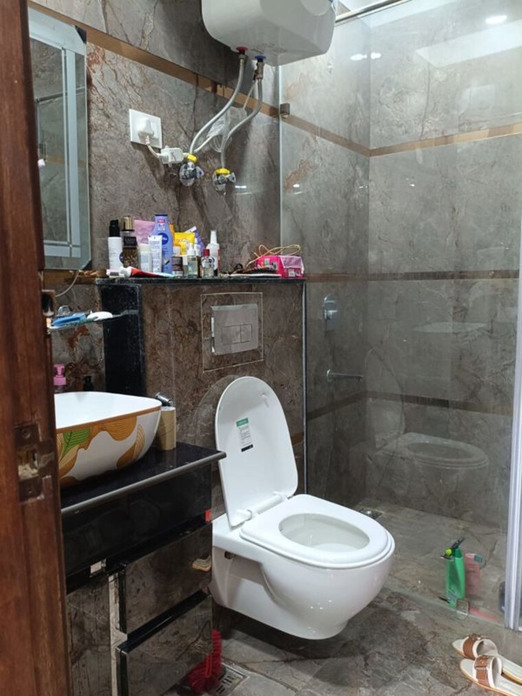 Bathroom, malviya nagar 3 Bedroom 1800 Sq.Ft. Builder Floor In Malviya Nagar Delhi 10460789