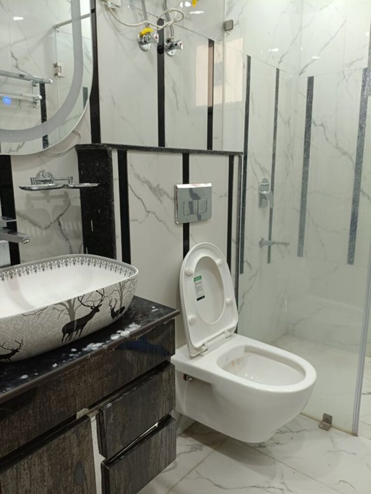 Bathroom, malviya nagar 3 Bedroom 1800 Sq.Ft. Builder Floor In Malviya Nagar Delhi 10460789
